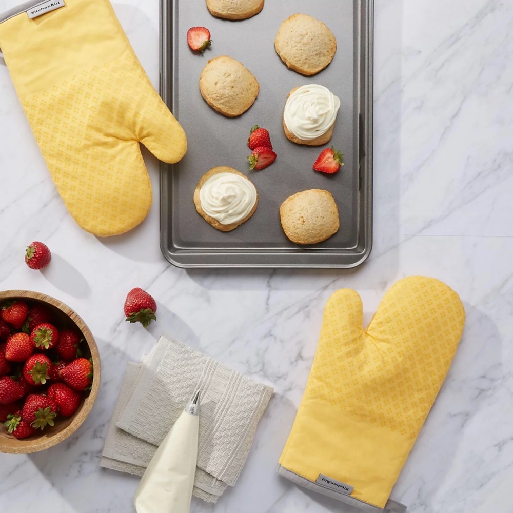 KitchenAid Yellow Oven Mitt Set - Picture 2 of 11